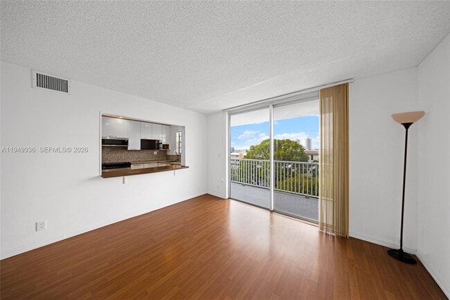 Foto del edificio - 137 Golden Isles Dr