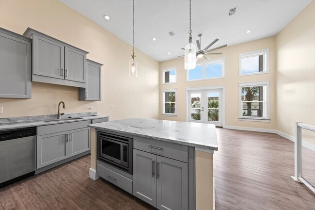 Foto del edificio - Luxury 3 Bedroom Townhouse on Okaloosa Island!
