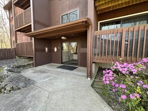 Building Photo - 340 Sunderland Rd
