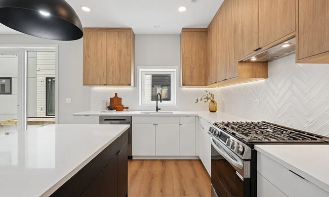 Foto del edificio - Beautiful New Construction Luxury Townhomes in Forest Park! 3 Bed 2.5 Bath w/ attached 2 Car Garage!