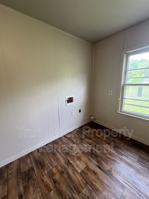 Building Photo - 1021 Hillside Dr