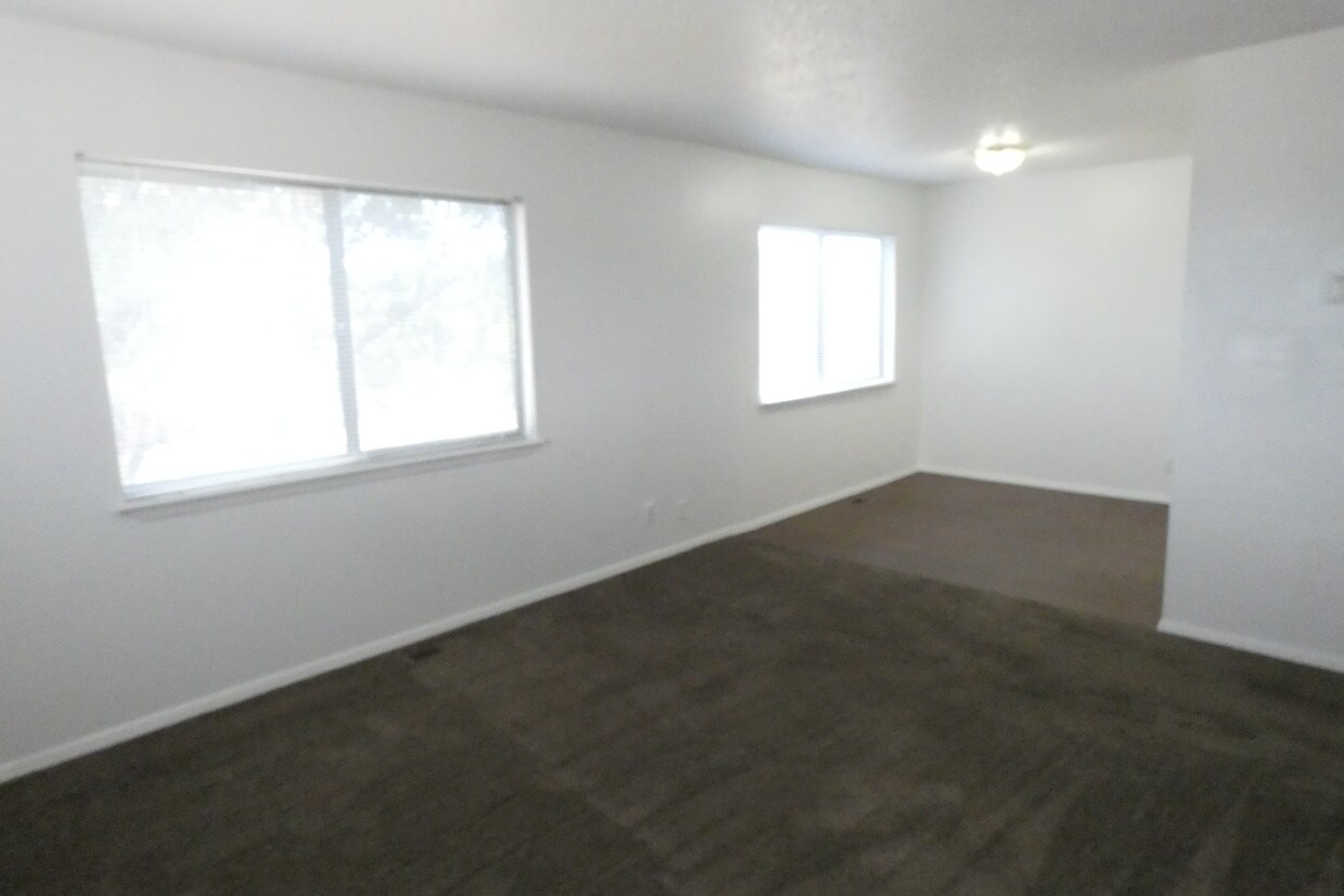 Primary Photo - 2709 Leslie Rd
