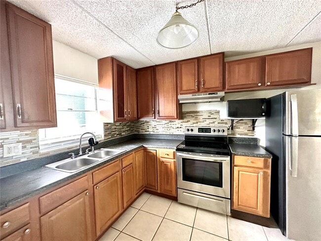 Building Photo - 2830 Somerset Park Dr