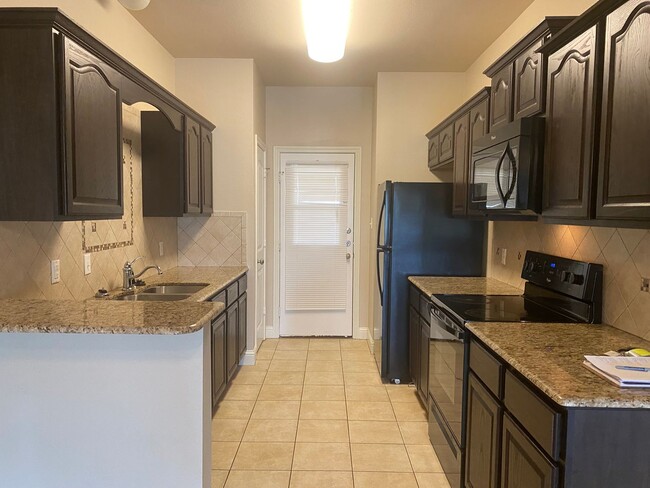 Building Photo - 334 Princess Place