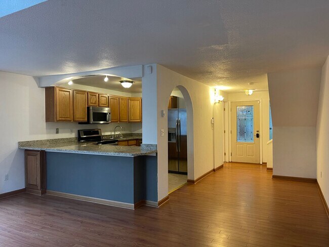 Foto del edificio - CLICK "REQUEST A TOUR" NOW!