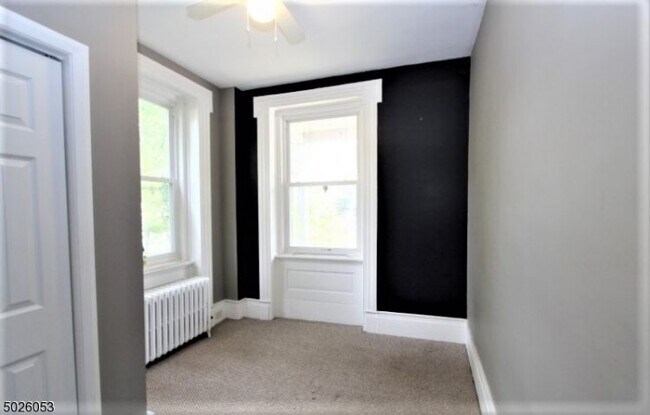 Foto del edificio - 8 Trenton Ave