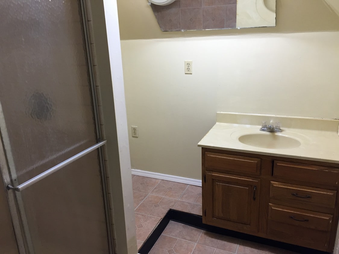Bathroom - 426 N 2nd St
