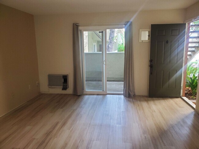 Foto del edificio - Concord/Clayton Border - End Unit Ground Floor Condo