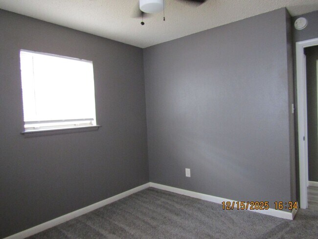 Foto del edificio - Nice home in the Woodland Hills Area!