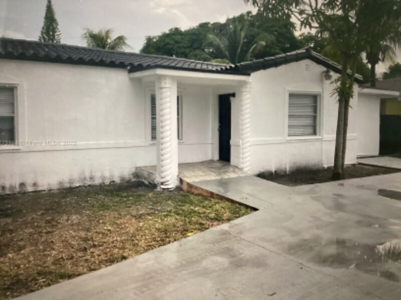 Primary Photo - 2420 NW 104th St
