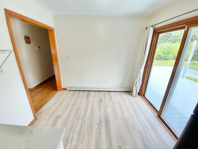 Building Photo - 3 Bedroom House South End Neighborhood Bur...