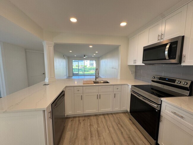 Foto del edificio - ANNUAL RENTAL - 3 BED / 2 BATH AT CANTERBU...