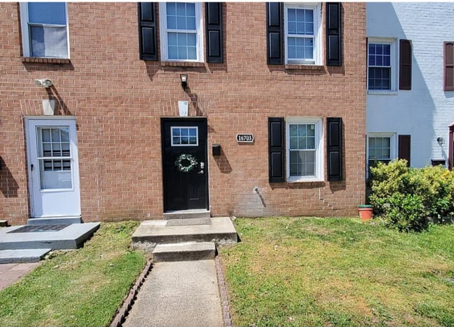 Foto del edificio - 16703 Chowning Ct
