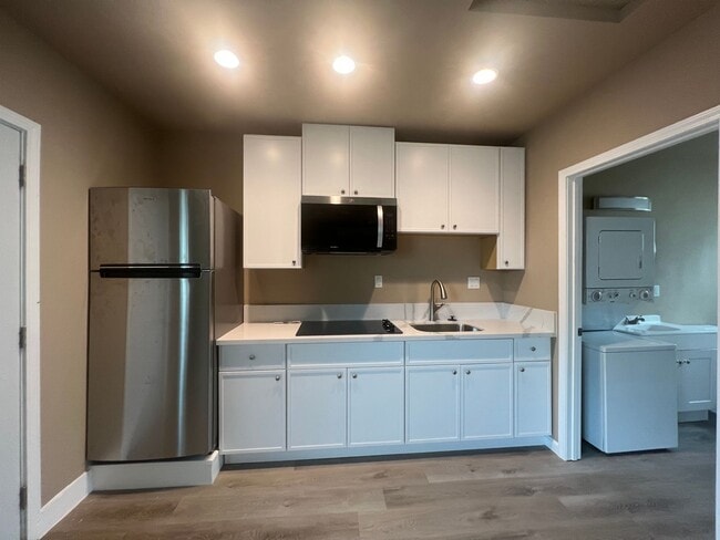 Foto del edificio - Brand new 1 bedroom with all utilities included!