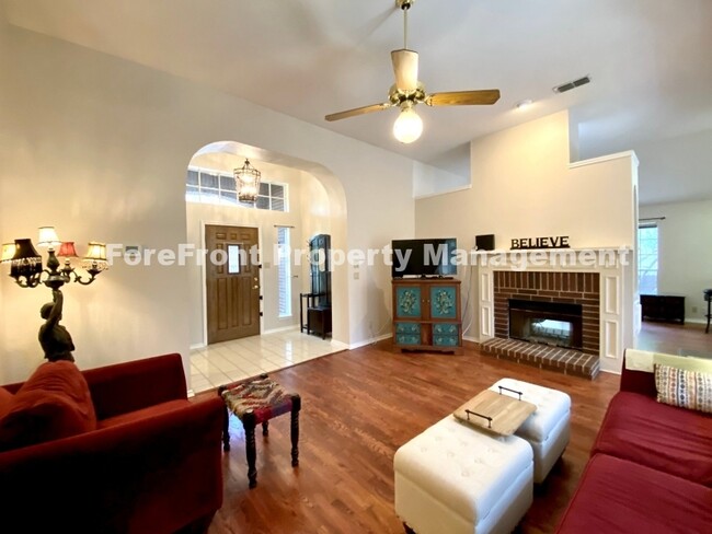 Foto del edificio - 13706 Morningbluff Dr