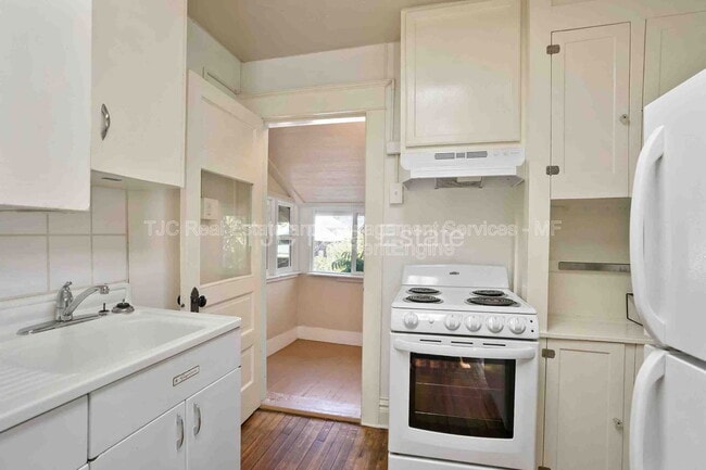 Building Photo - 472 S Lincoln St