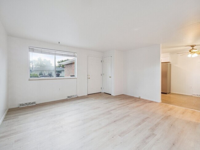 Foto del edificio - 6017 W Jefferson Pl