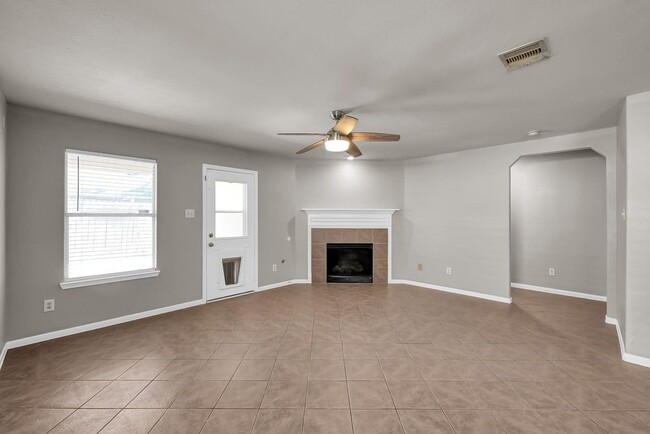 Foto del edificio - 19114 Mission Fort Ln