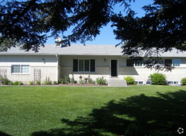 Building Photo - 2051 Hughes Dr
