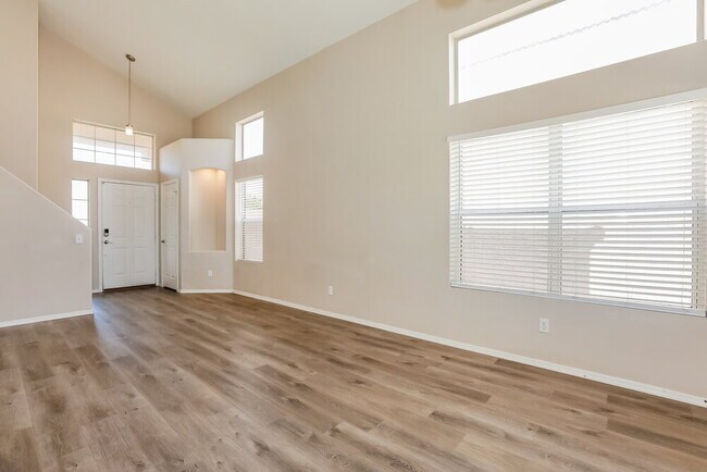 Building Photo - 633 S Balboa