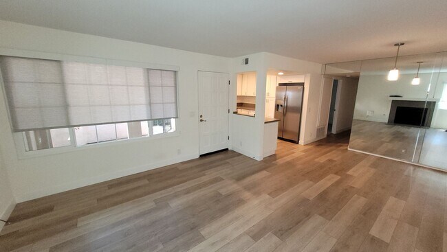 Building Photo - UTC / LA JOLLA COLONY - Nice 2 Bedroom 2 B...