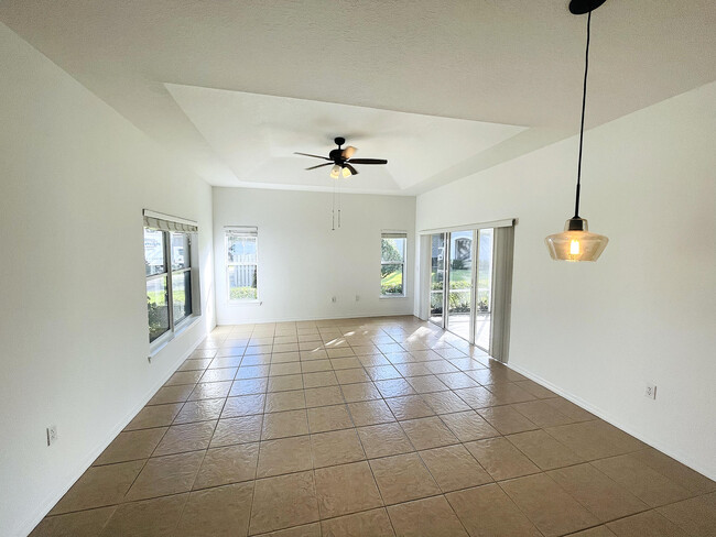 Building Photo - 1827 Sandhill Crane Dr