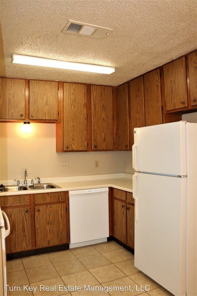 Foto del edificio - 2619-2621 Oaks Dr