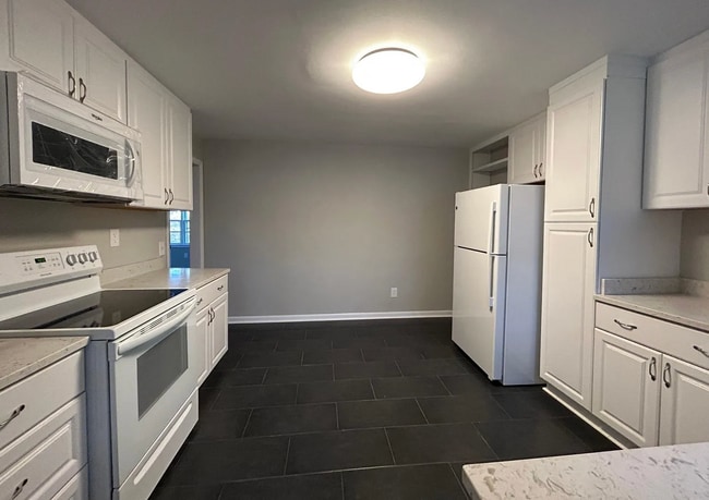 Building Photo - 1021 Old Bishop Rd