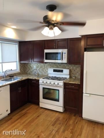 Primary Photo - 1 br, 1 bath Duplex - 379 Manhattan St