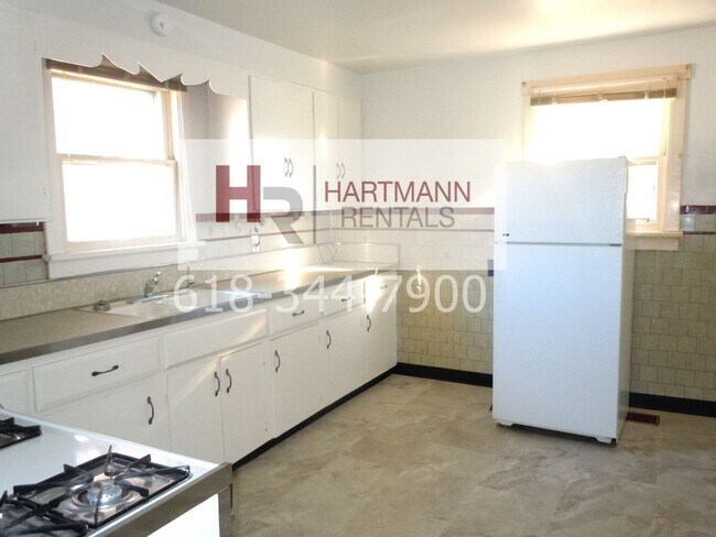 Building Photo - Two Bedroom Home with Washer/Dryer Hookups in Full Basement!