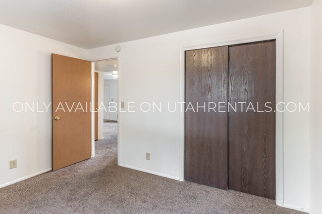 Building Photo - 1036 S Virginia Cir