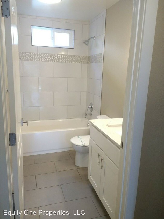 Building Photo - 3674 Villa Terrace