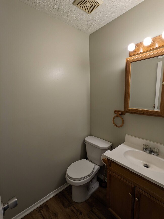 Foto del edificio - 728 Johahn Dr