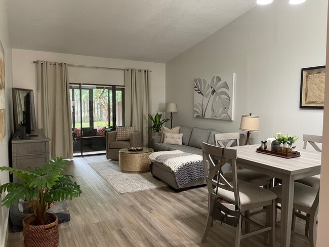 Building Photo - 2084 SW Silver Pine Way