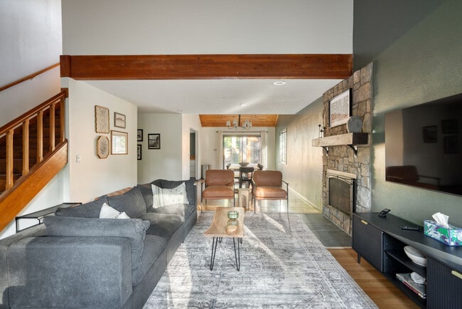 Building Photo - 65377 E Sandy River Ln