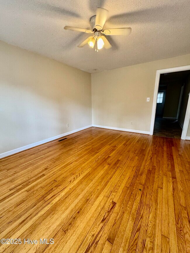 Foto del edificio - 2505 E 3rd St