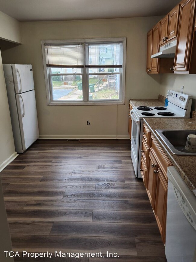 Building Photo - 3 br, 1.5 bath House - 1857 Simons Court
