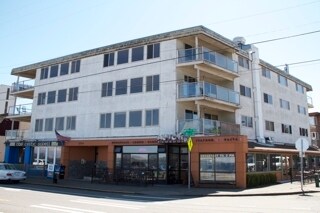 Primary Photo - 2724 Alki Ave SW