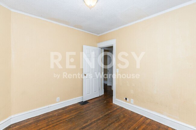 Building Photo - 3 bed 1 bath Home