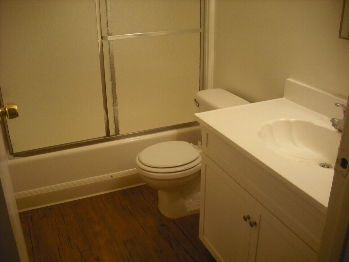 Foto del edificio - Enjoy living in this spacious single level...