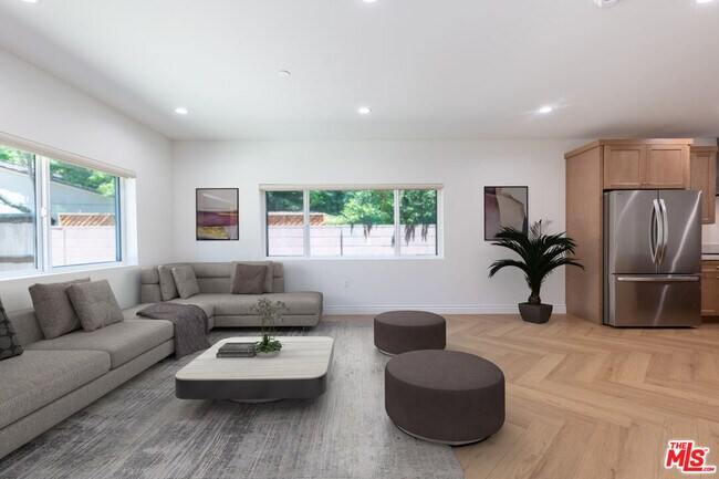 Foto del edificio - 5220 Goodland Ave
