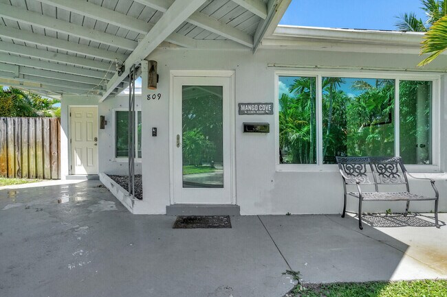 Building Photo - 809 SE 14th Ct