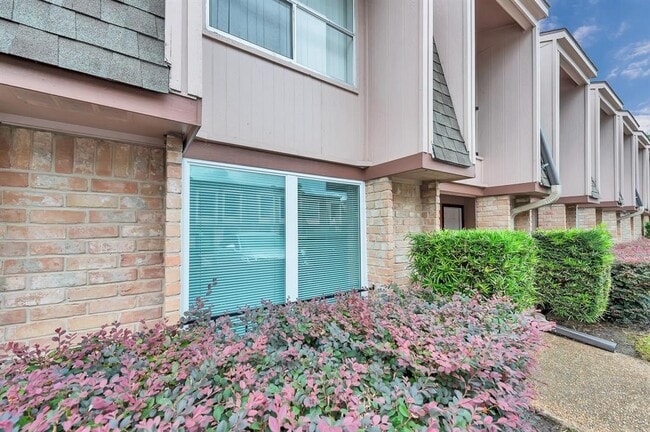Building Photo - 12633 Memorial Dr