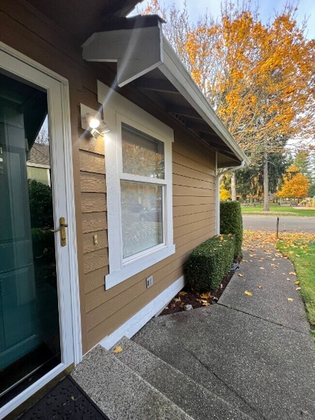 Foto del edificio - Charming 2BD Across From Bush Park