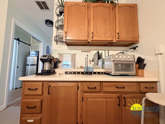 Foto del edificio - Fully Furnished Studio Living in Shalimar with All Utilities Included!