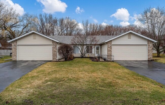 Building Photo - 4987 Pine Cone Ct