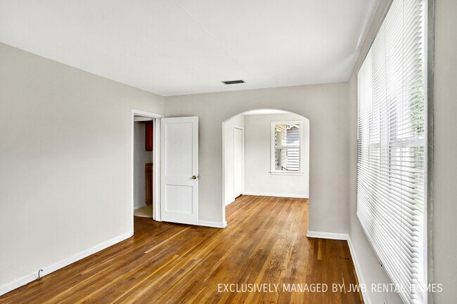 Foto del edificio - 353 W 62nd St