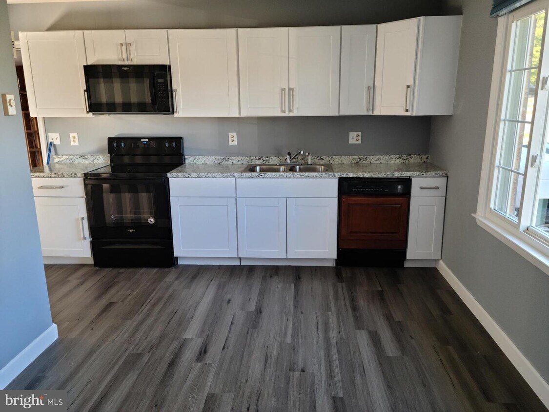Foto principal - 219 Wintergreen Ln
