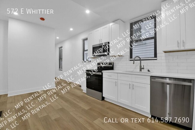 Building Photo - Beautifully Updated 2 Bedroom, 1.5 Bath Du...