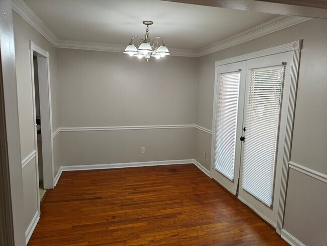 Foto del edificio - 2644 Pineland Ave